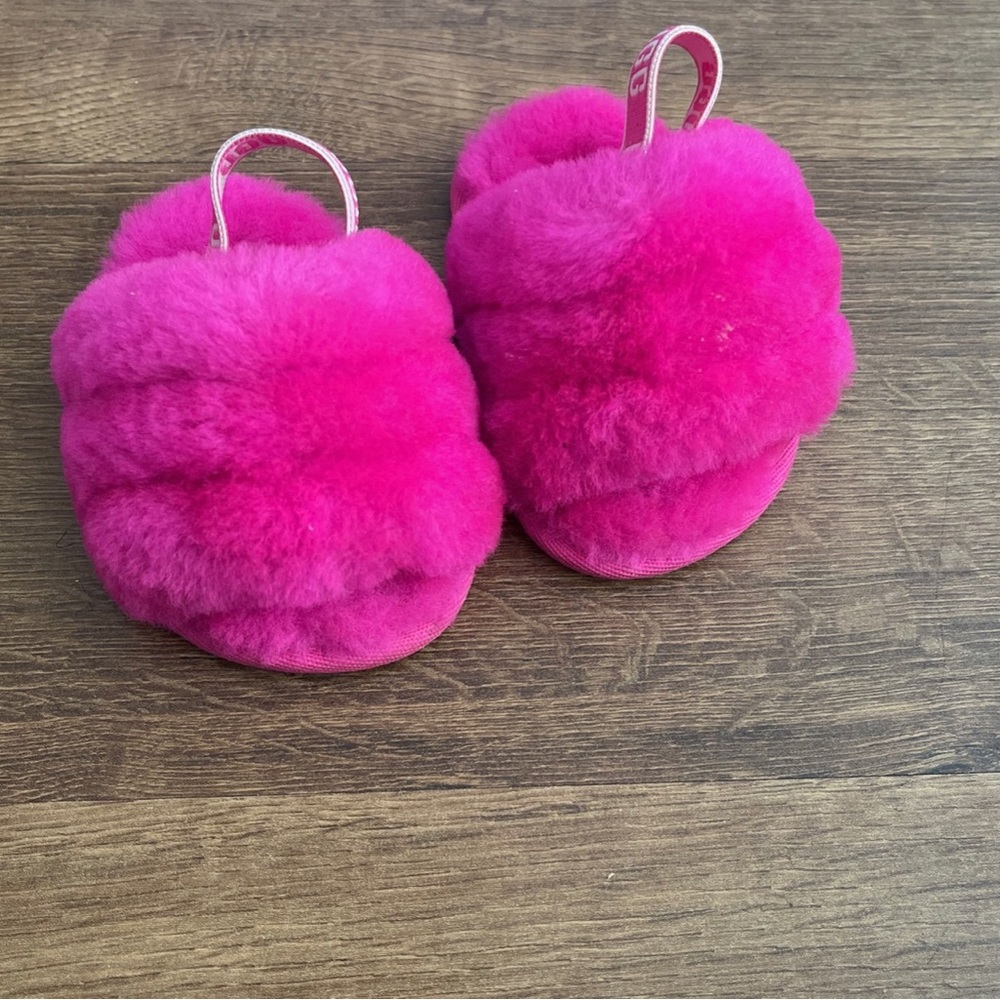 Pink new uggs slide